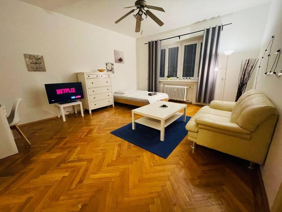 Lovely 2Bdr In Center, Wifi & Self-Check In Bratislava Exteriör bild