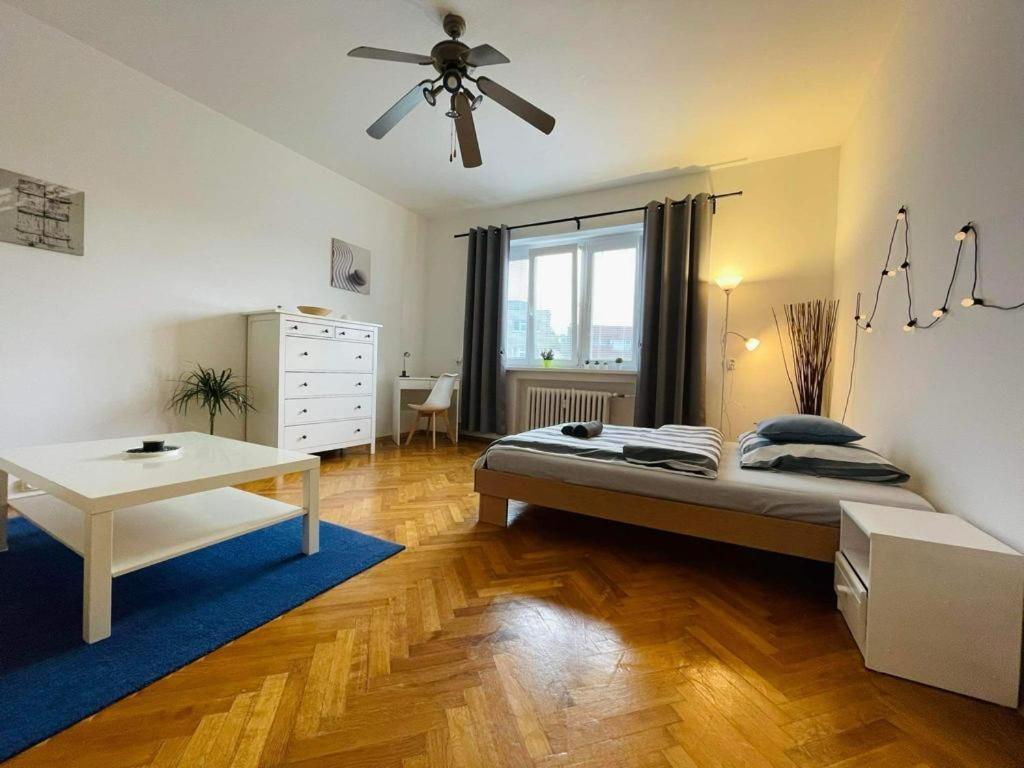 Lovely 2Bdr In Center, Wifi & Self-Check In Bratislava Exteriör bild