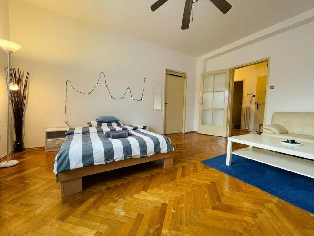Lovely 2Bdr In Center, Wifi & Self-Check In Bratislava Exteriör bild