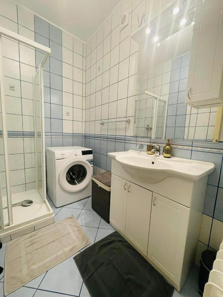 Lovely 2Bdr In Center, Wifi & Self-Check In Bratislava Exteriör bild