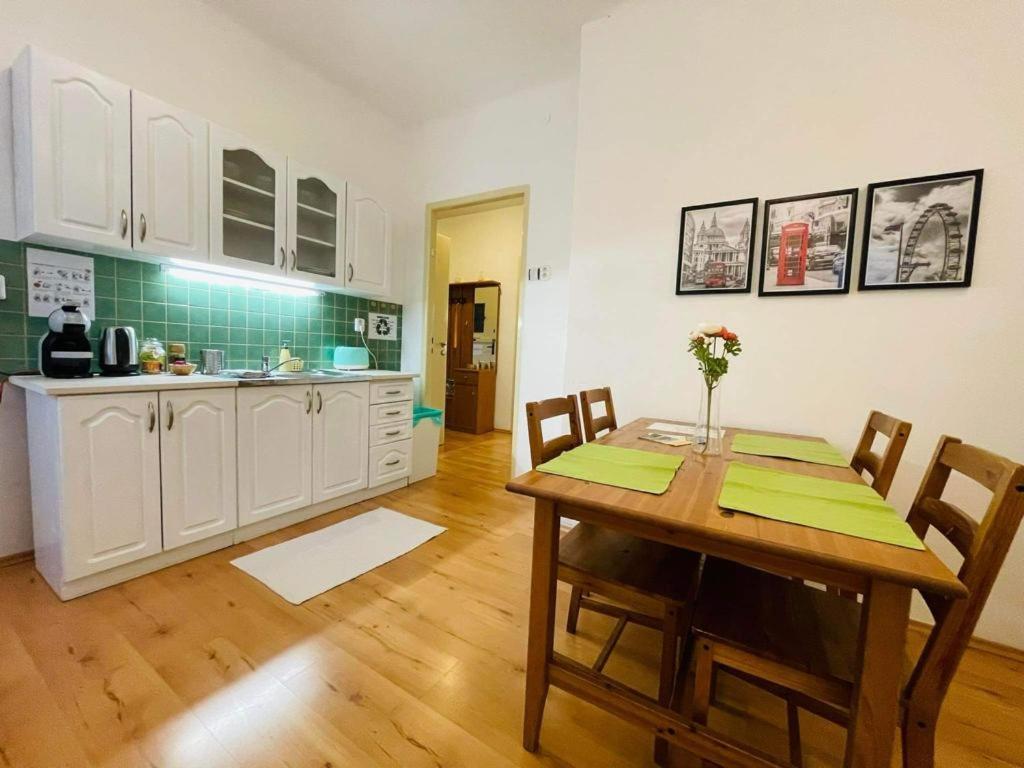 Lovely 2Bdr In Center, Wifi & Self-Check In Bratislava Exteriör bild